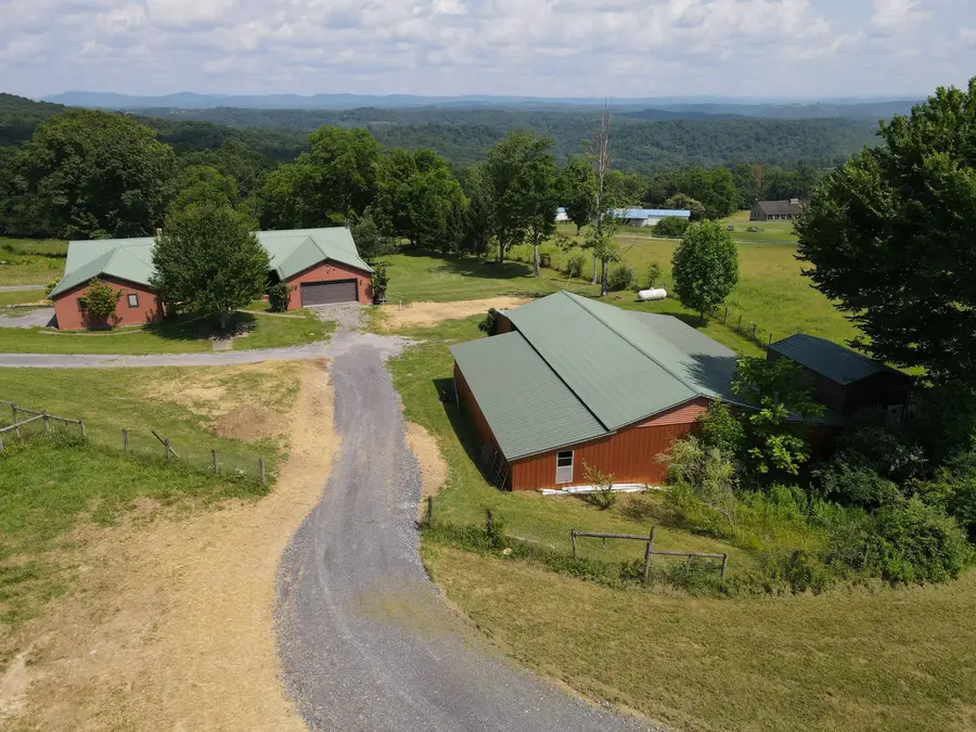829 Low Gap Rd, Lewisburg, WV 24901 - #2