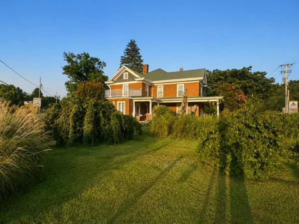 365 Market St, Peterstown, WV 24963