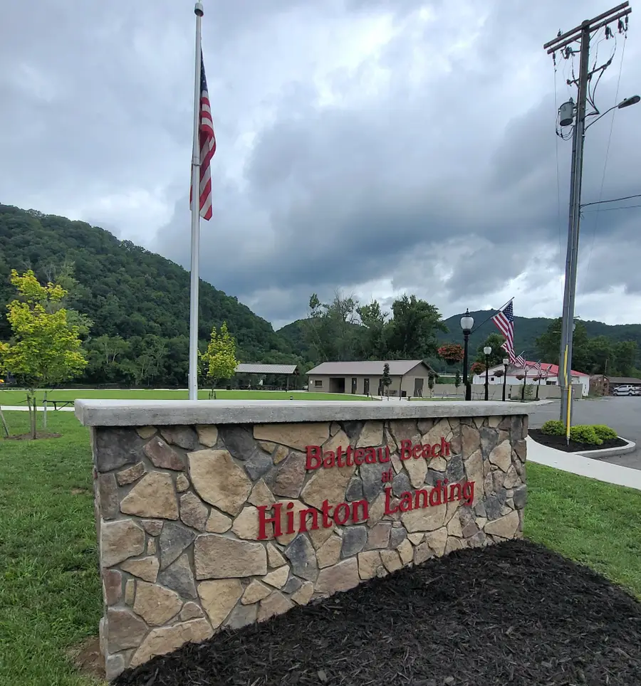 108 Grace St, Hinton, WV 25951 - #2