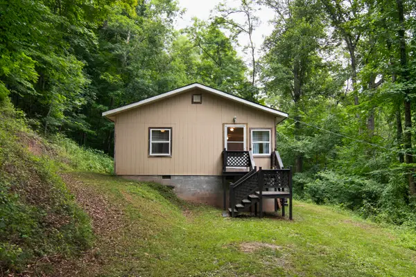 70 Hondo Ln, Hinton, WV 25951