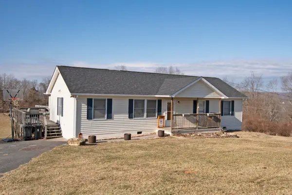 762 Brier Hill Ln, Ronceverte, WV 24970