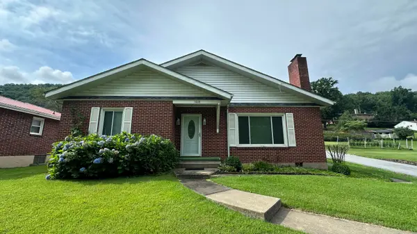 19 Glenna Ln, Hinton, WV 25951