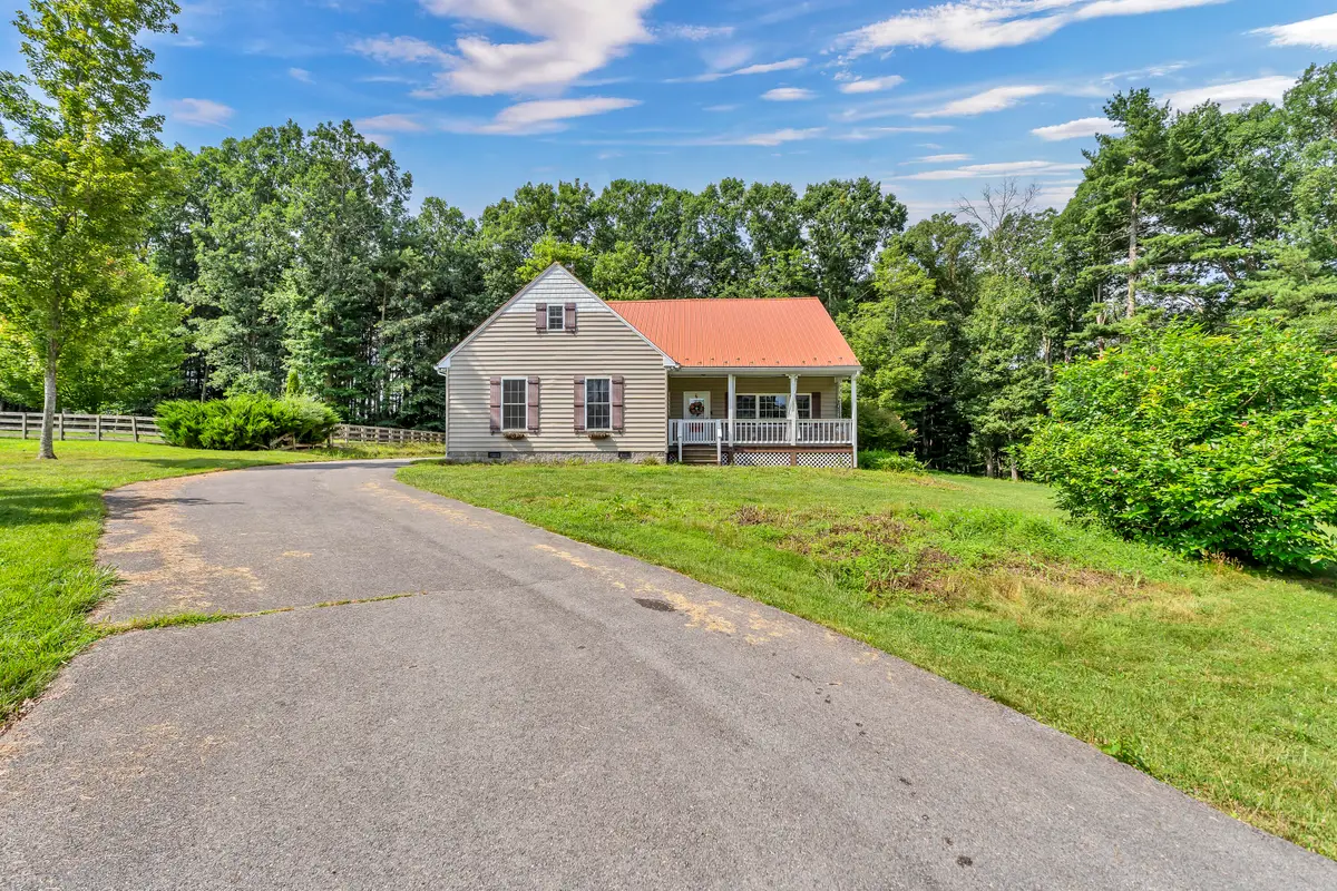 295 Woodhaven Cir, Lewisburg, WV 24901 - #1