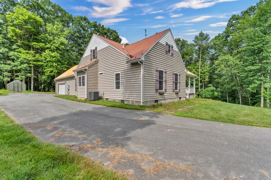 295 Woodhaven Cir, Lewisburg, WV 24901 - #3