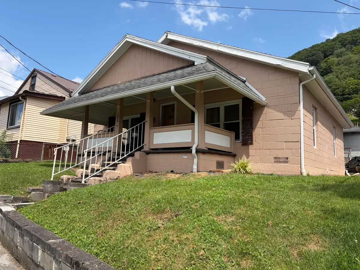 1304 Summers St, Hinton, WV 25951 - #1
