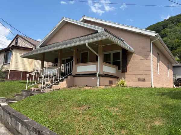 1304 Summers St, Hinton, WV 25951