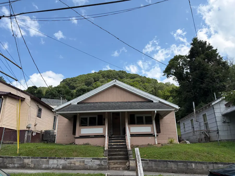 1304 Summers St, Hinton, WV 25951 - #3