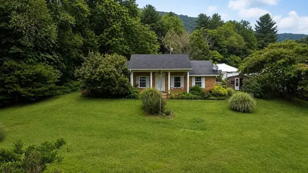 92 Fawn Ln, Rocky Gap, VA 24366