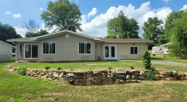 33 Dillon Ln, Hinton, WV 25951