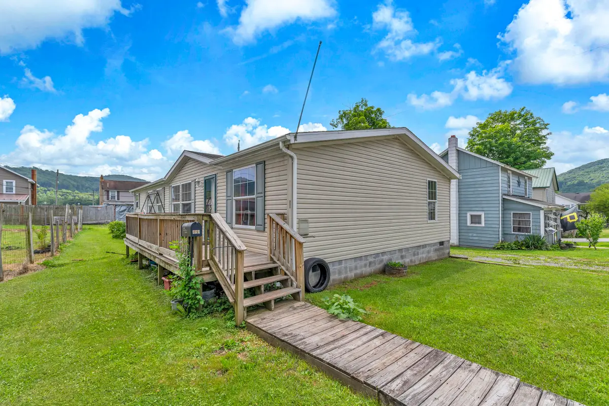 660 Kanawha Ave, Rainelle, WV 25962 - #1