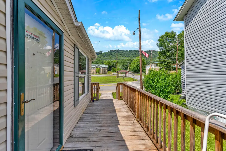 660 Kanawha Ave, Rainelle, WV 25962 - #3