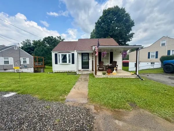 709 Woodland Rd, Rich Creek, VA 24147