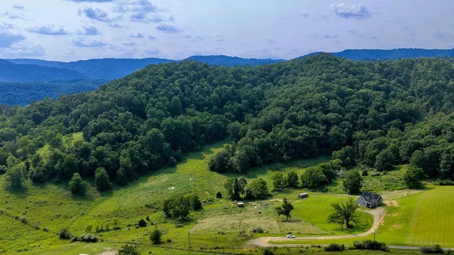 360 Rainbow Ln, Asbury, WV 24916 - #3
