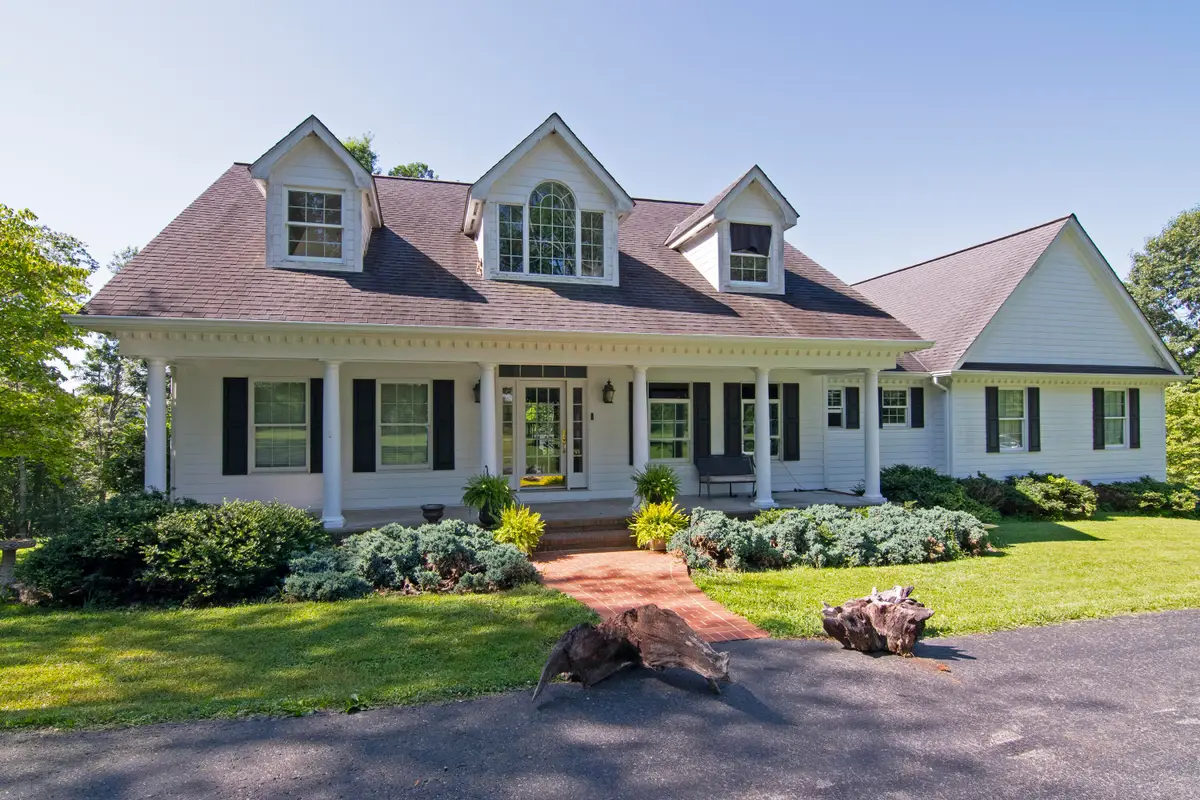 941 Chestnut Flats, Lewisburg, WV 24901 - #1