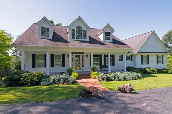 941 Chestnut Flats, Lewisburg, WV 24901