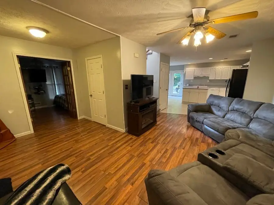 211 Highlands Road, Hurricane, WV 25526 - Image #2