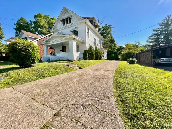 1716 Crestmont Drive, Huntington, WV 25701