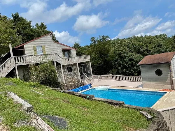 66 Indian Valley Road, Hamlin, WV 25523