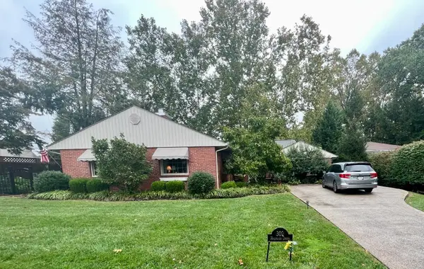 302 Holswade Drive, Huntington, WV 25701-4