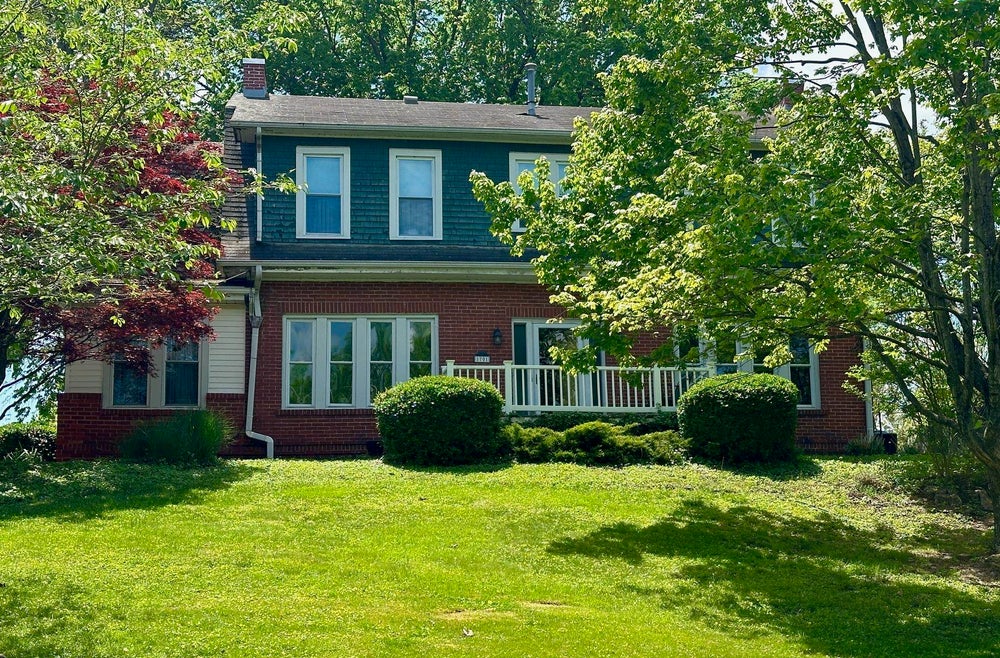 1701 Crestmont Drive, Huntington, WV 25701 BHGRE