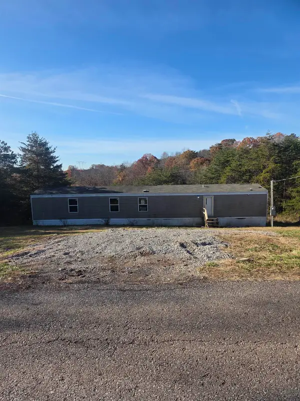 4394 Thomas Ridge Road, Leon, WV 25123