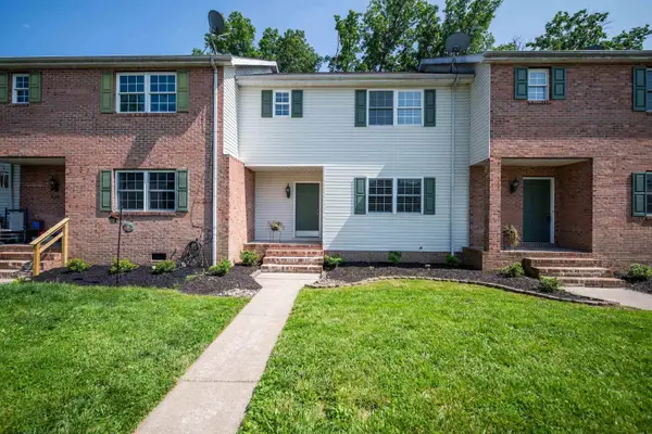 6322 Aracoma Rd, Huntington, WV 25705