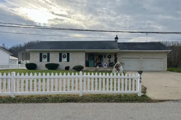 746 Lynn Oak Dr, Lavalette, WV 25535
