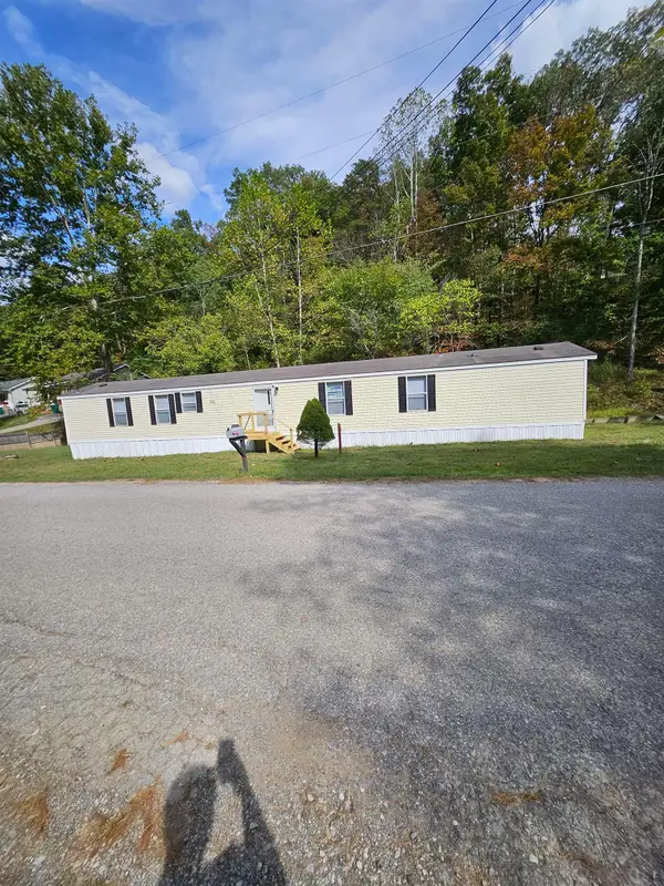 606 Cow Creek Road, Hurricane, WV 25526