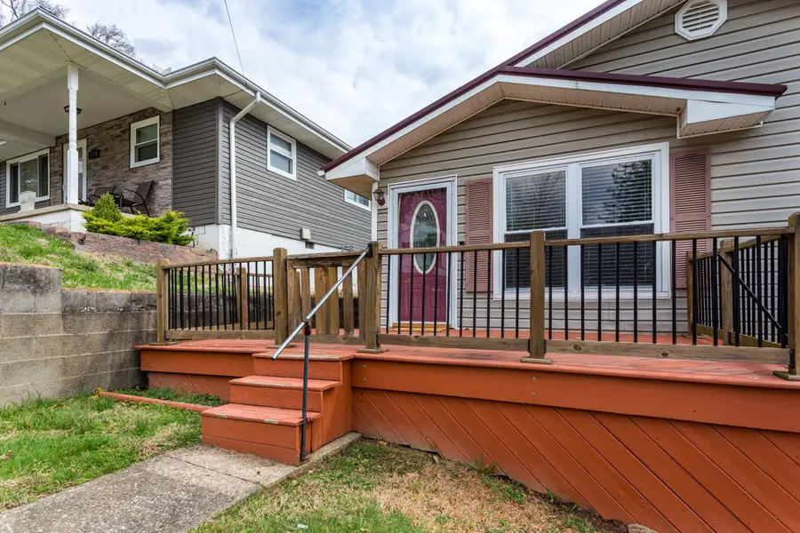 192 N Queens Ct, Huntington, WV 25705 - #3