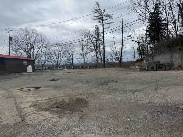 10593 US 60, Ona, WV 25545