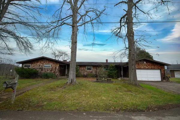 202 Valleyview Dr, Milton, WV 25541