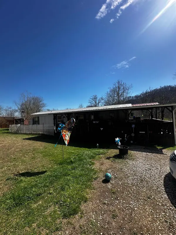 1882 Goodwill Rd, Huntington, WV 25704