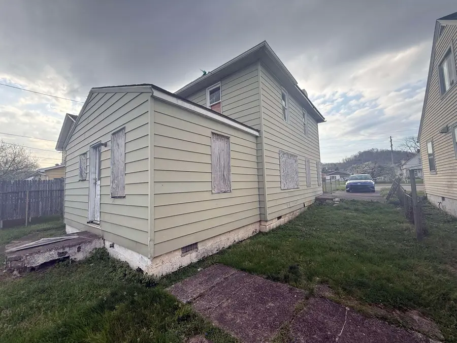 3302 Waverly Rd, Huntington, WV 25704 - #2