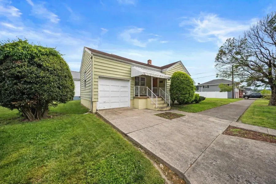 922 Pleasant Street, Ironton, OH 45638 - #2