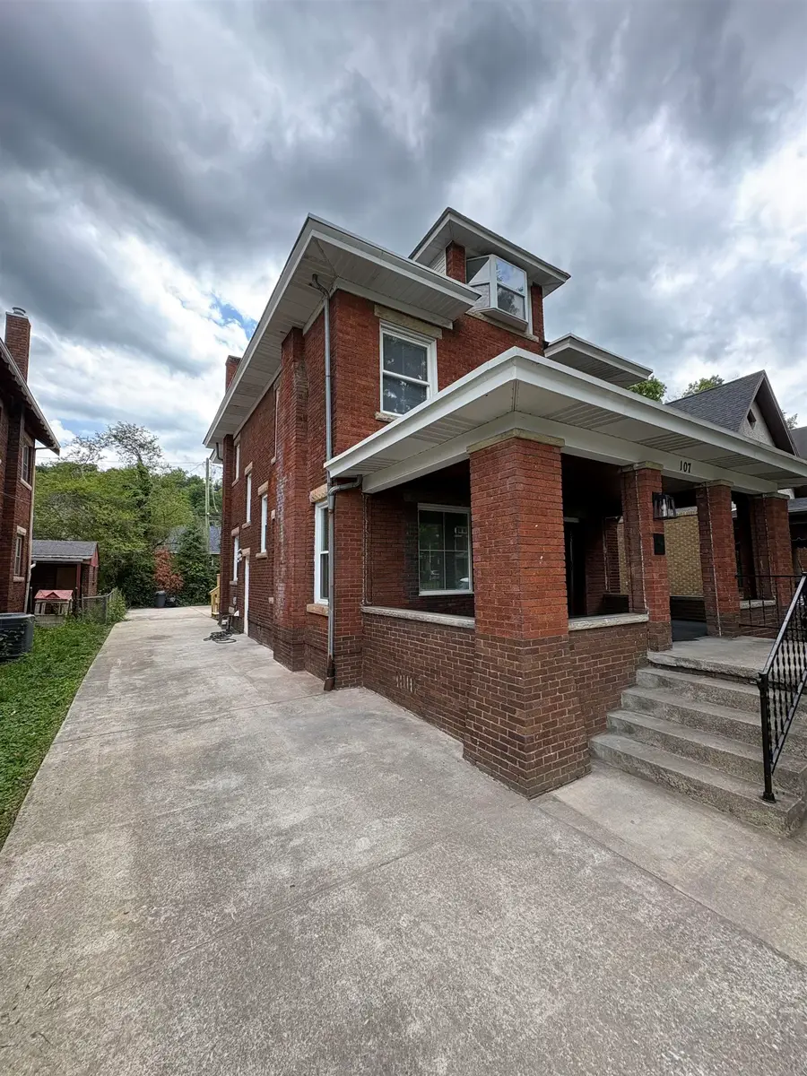 107 W 11th Ave, Huntington, WV 25504 - #2