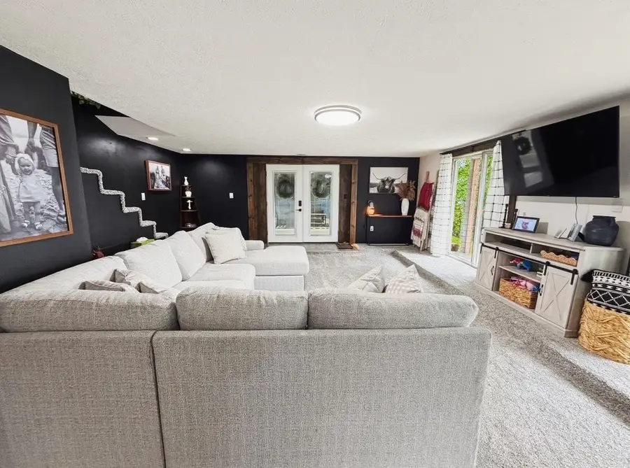 406 E 2nd St, South Point, OH 45680 - #2