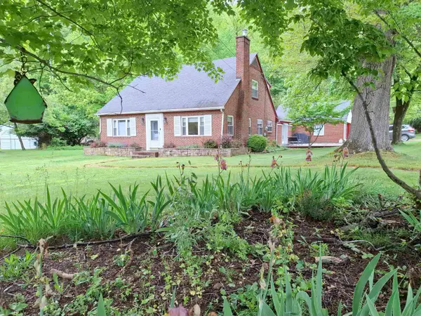 2006 Old Miller Rd, Huntington, WV 25701