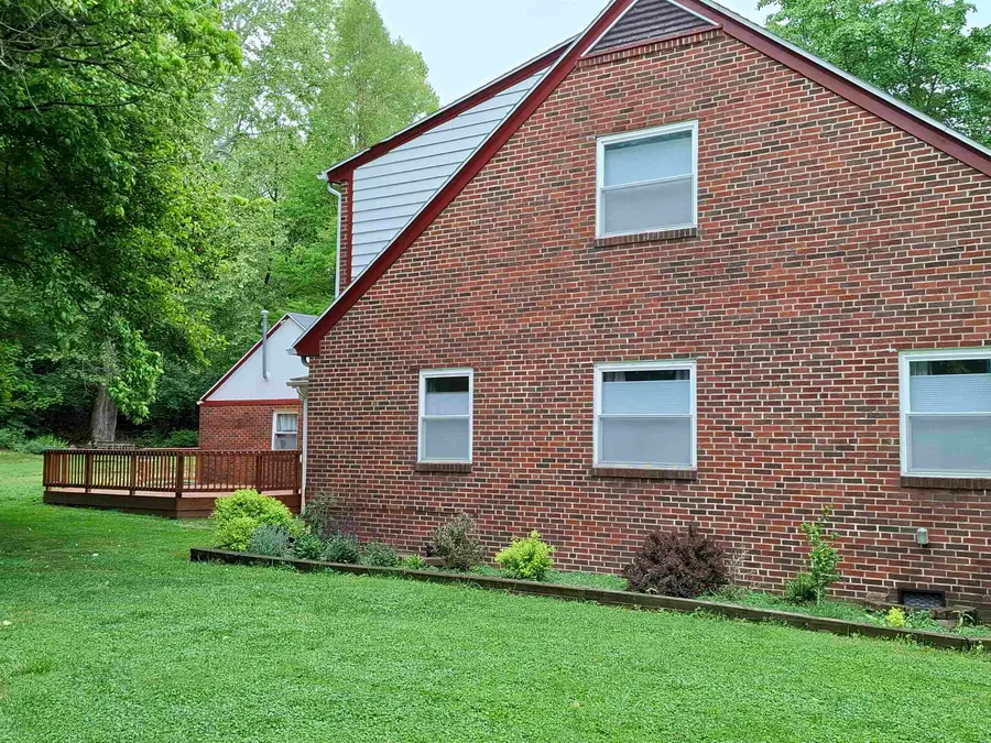 2006 Old Miller Rd, Huntington, WV 25701 - #2