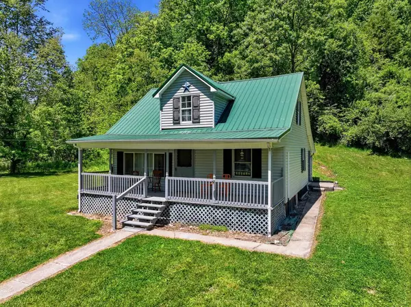 656 Coon Creek, Hurricane, WV 25526