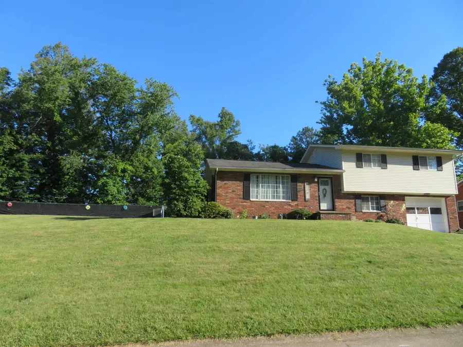 2216 AVINELL DRIVE, Milton, WV 25541 - #2
