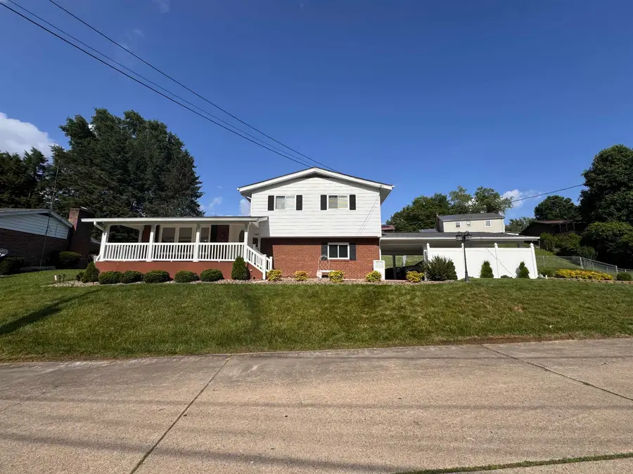 148 Larkspur Dr, Huntington, WV 25705 - #2
