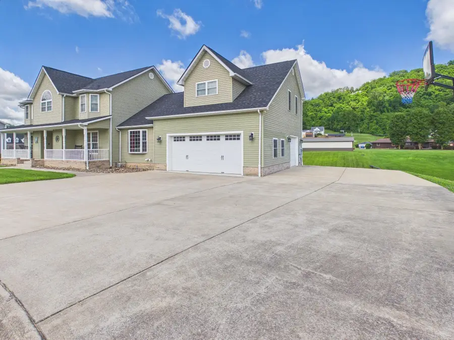 32 Diamond Drive, Barboursville, WV 25504 - #2