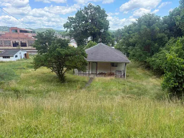 2788 James River Road, Huntington, WV 25704