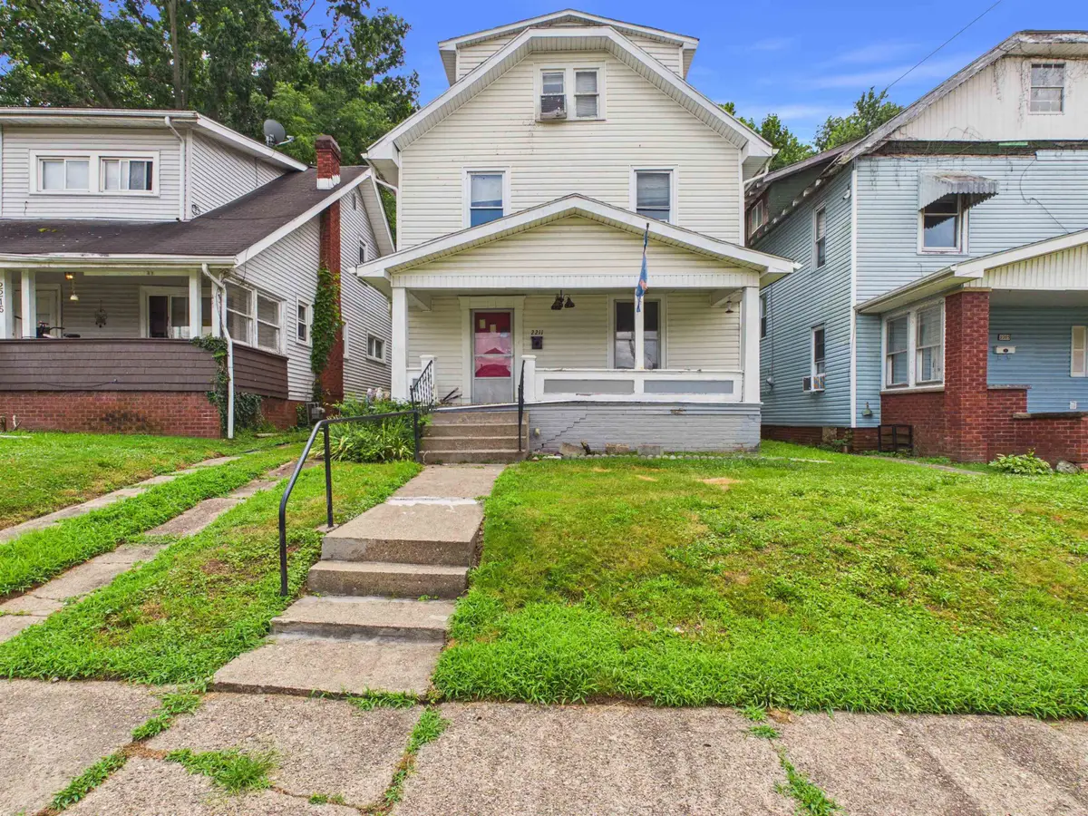 2211 11th Ave, Huntington, WV 25703 - #1