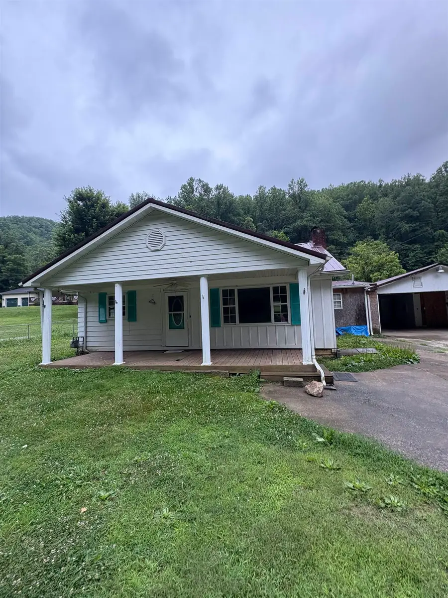 412 Godby Branch Rd, Chapmanville, WV 25508 - #2