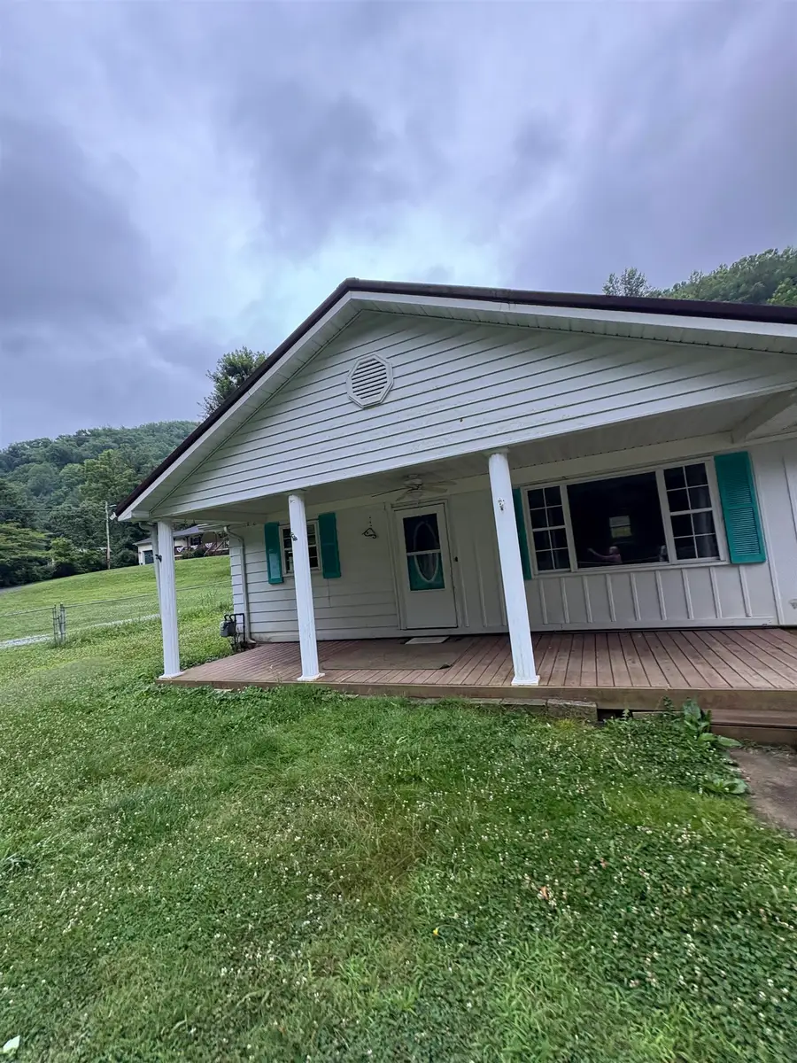 412 Godby Branch Rd, Chapmanville, WV 25508 - #3