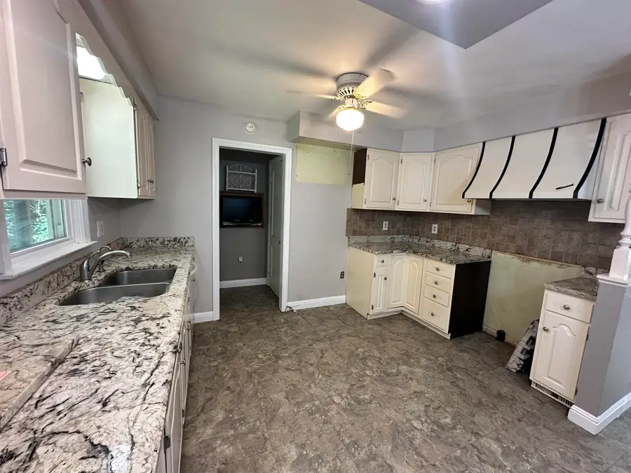 413 Linden Circle, Huntington, WV 25705 - #2