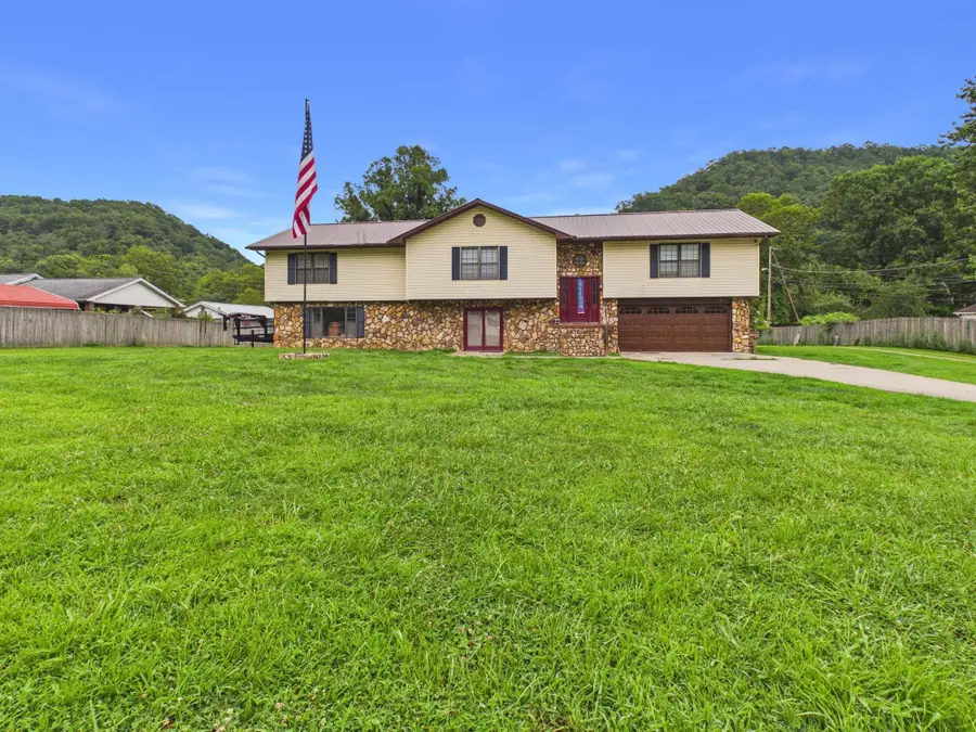 4252 McClellan Hwy, Branchland, WV 25506 - #3