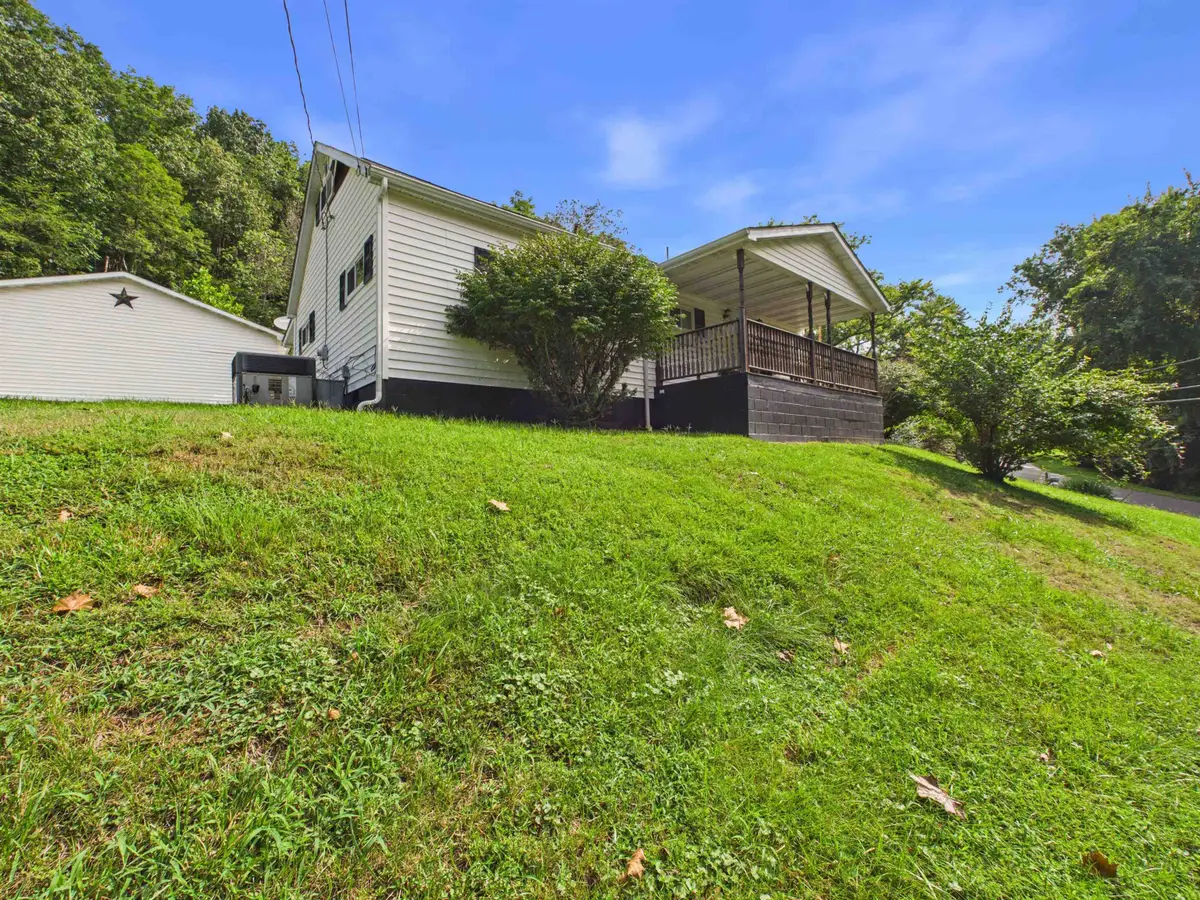 517 Hash Ridge Rd, Barboursville, WV 25504 - #1