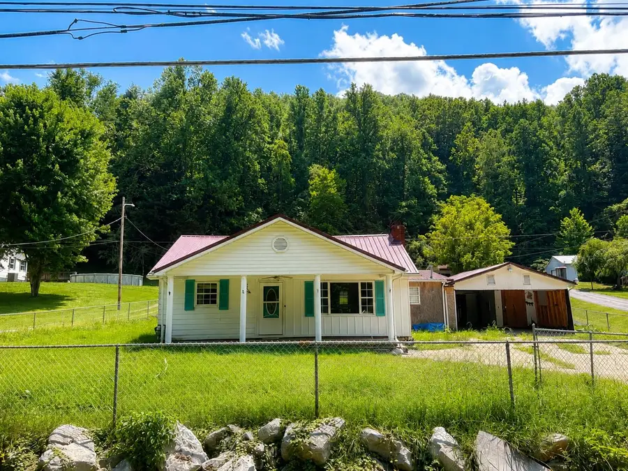412 Godby Branch Rd, Chapmanville, WV 25508 - #2